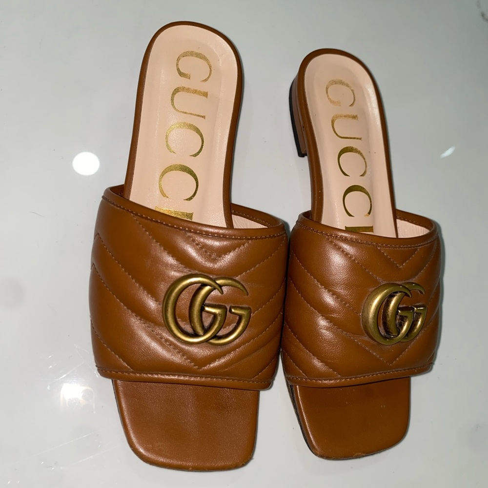 Gucci GG Marmont leather slide sandals  🌟a steal 🌟
